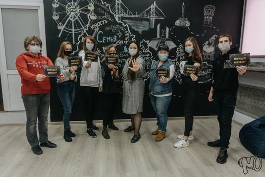 Наградили добровольцев за участие в Фестивале заборного творчества
