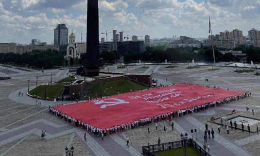 Развернуть самое большое Знамя Победы в мире? Легко!