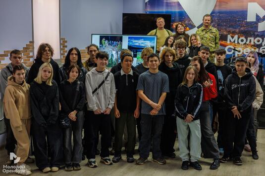 Поисковик и спасатель провели для оренбургских подростков урок мужества и безопасности