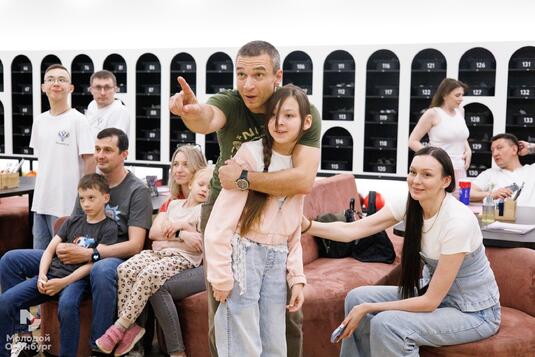Турнир по боулингу для многодетных семей и семей участников СВО провели в Оренбурге