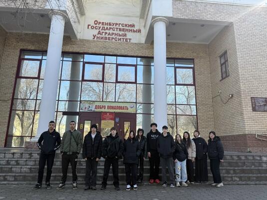 В ОГАУ старшеклассникам показали современное оборудование для агрономов и ветеринаров