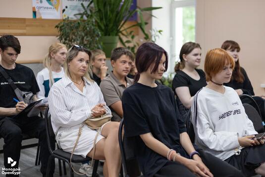 Подростки в Оренбурге тренировались распознавать давление и говорить «нет» на встрече по профилактике зависимостей